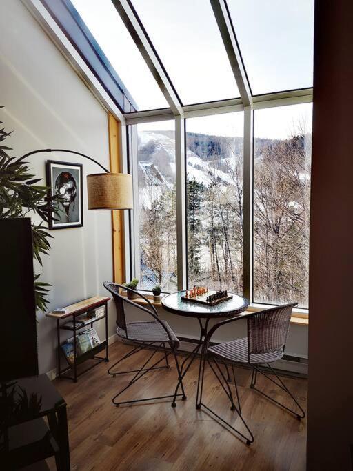 Condo Sur 2 Niveaux Avec Magnifique Vue Sur La Montagne Стоунхем Экстерьер фото